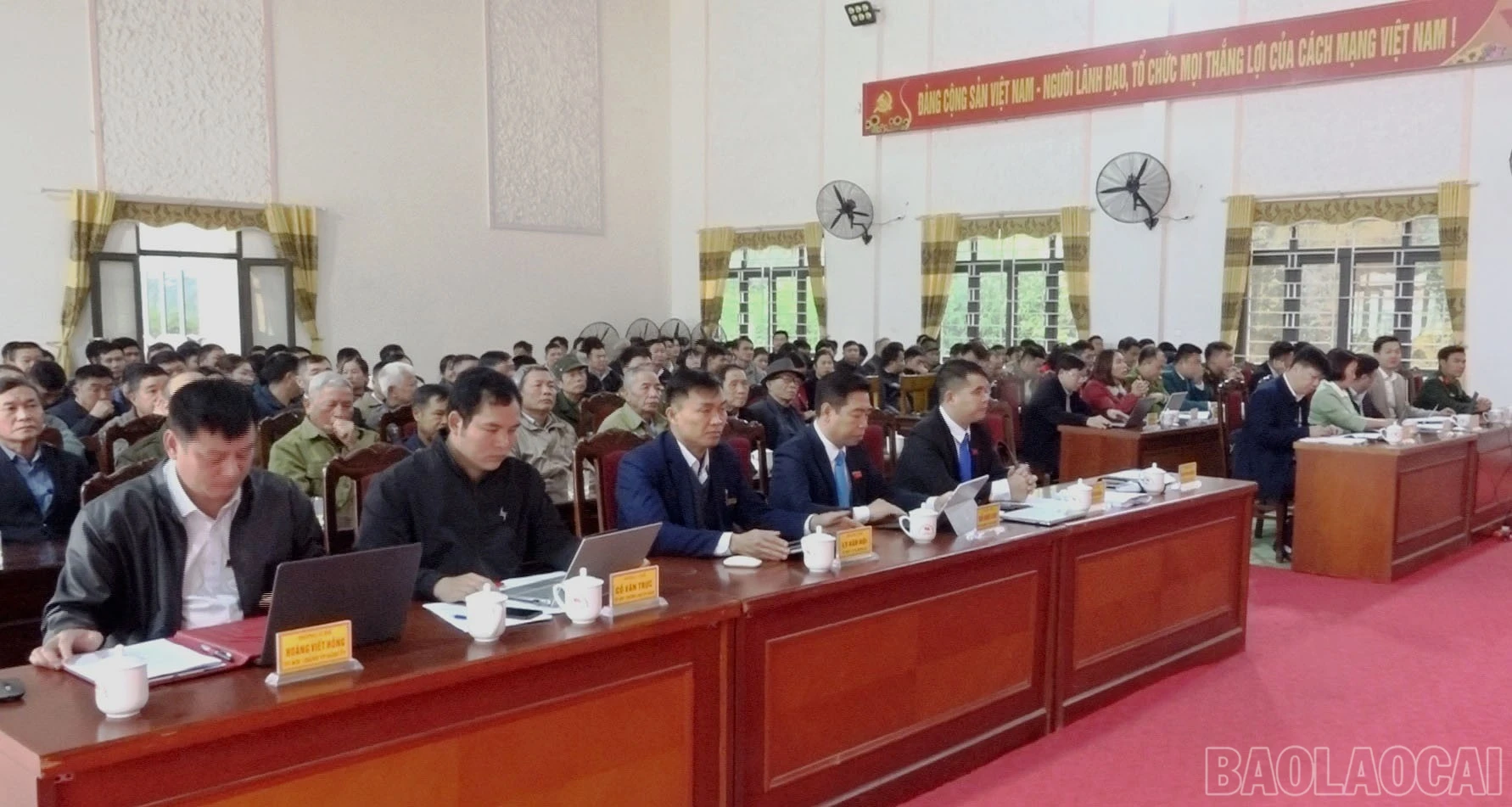 baolaocai-br_dai-bieu-du-hoi-nghi-1.jpg