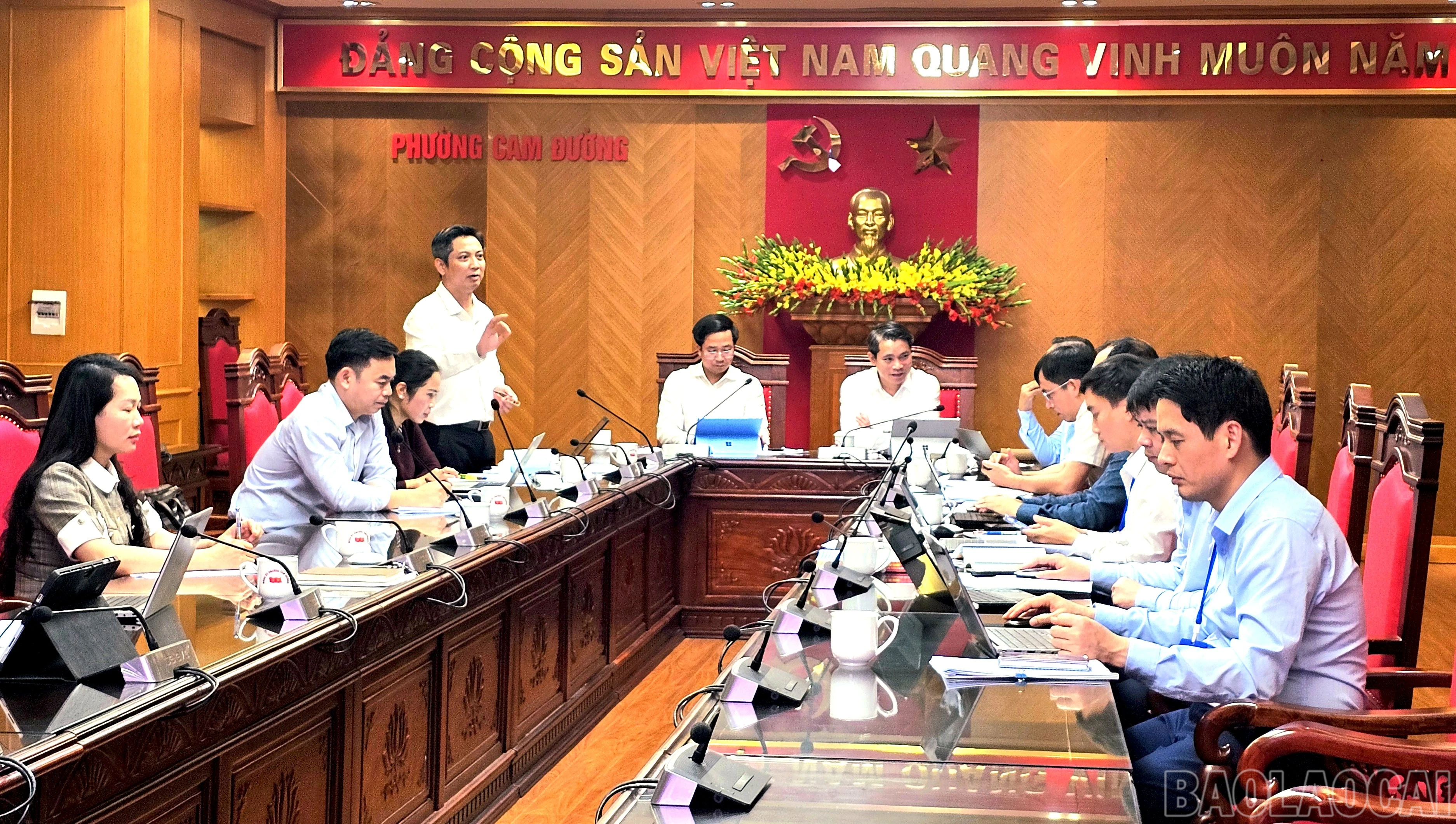 baolaocai-br_quang-canh-buoi-lam-viec.jpg