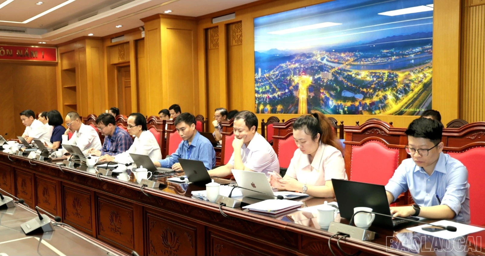 Các đại biểu dự buổi làm việc.