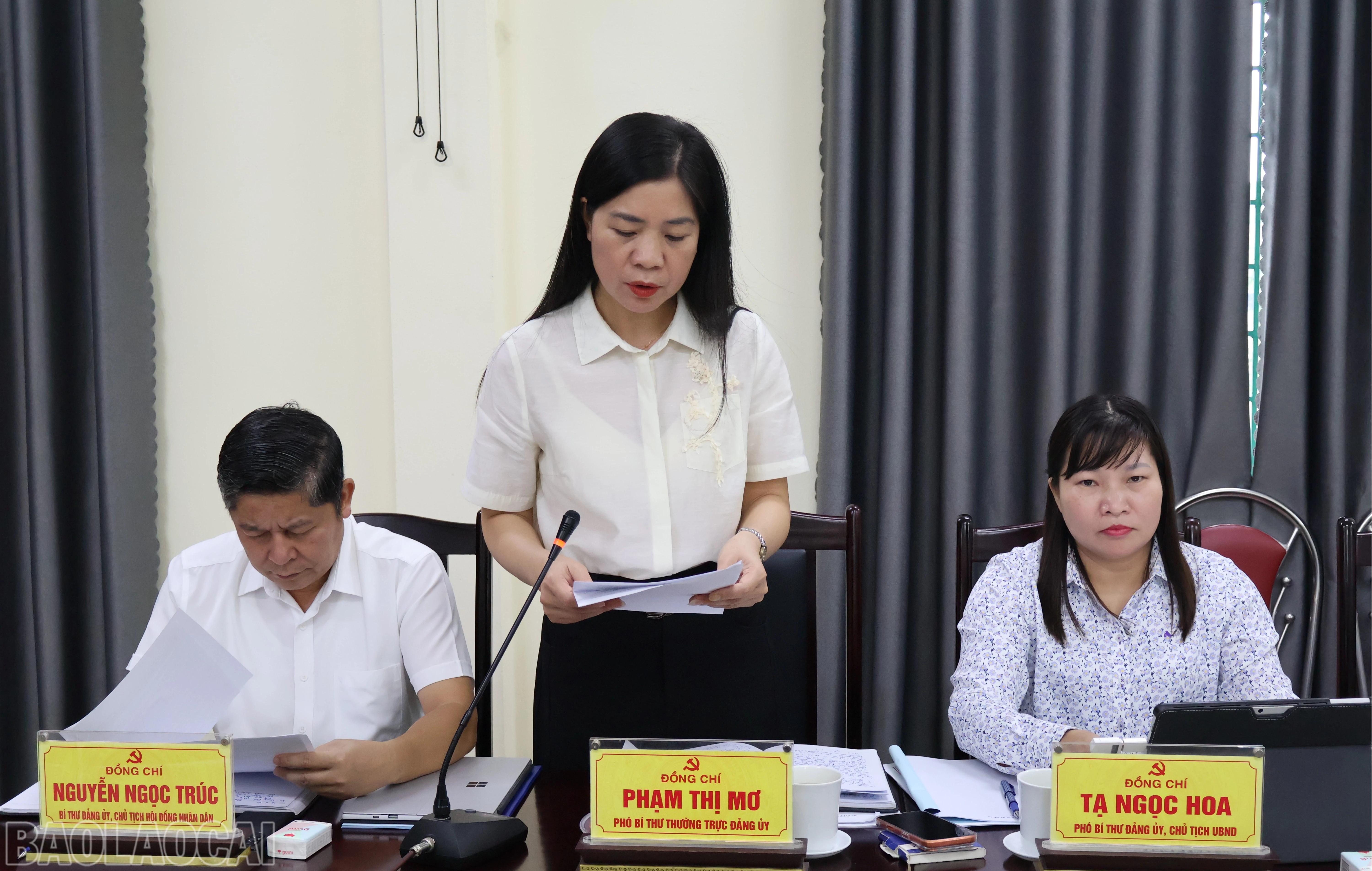baolaocai-bl_dong-chi-pham-thi-mo-pho-bi-thu-thuong-truc-dang-uy-phuong-nam-cuong-trinh-bay-bao-cao-tai-buoi-lam-viec-9777.jpg