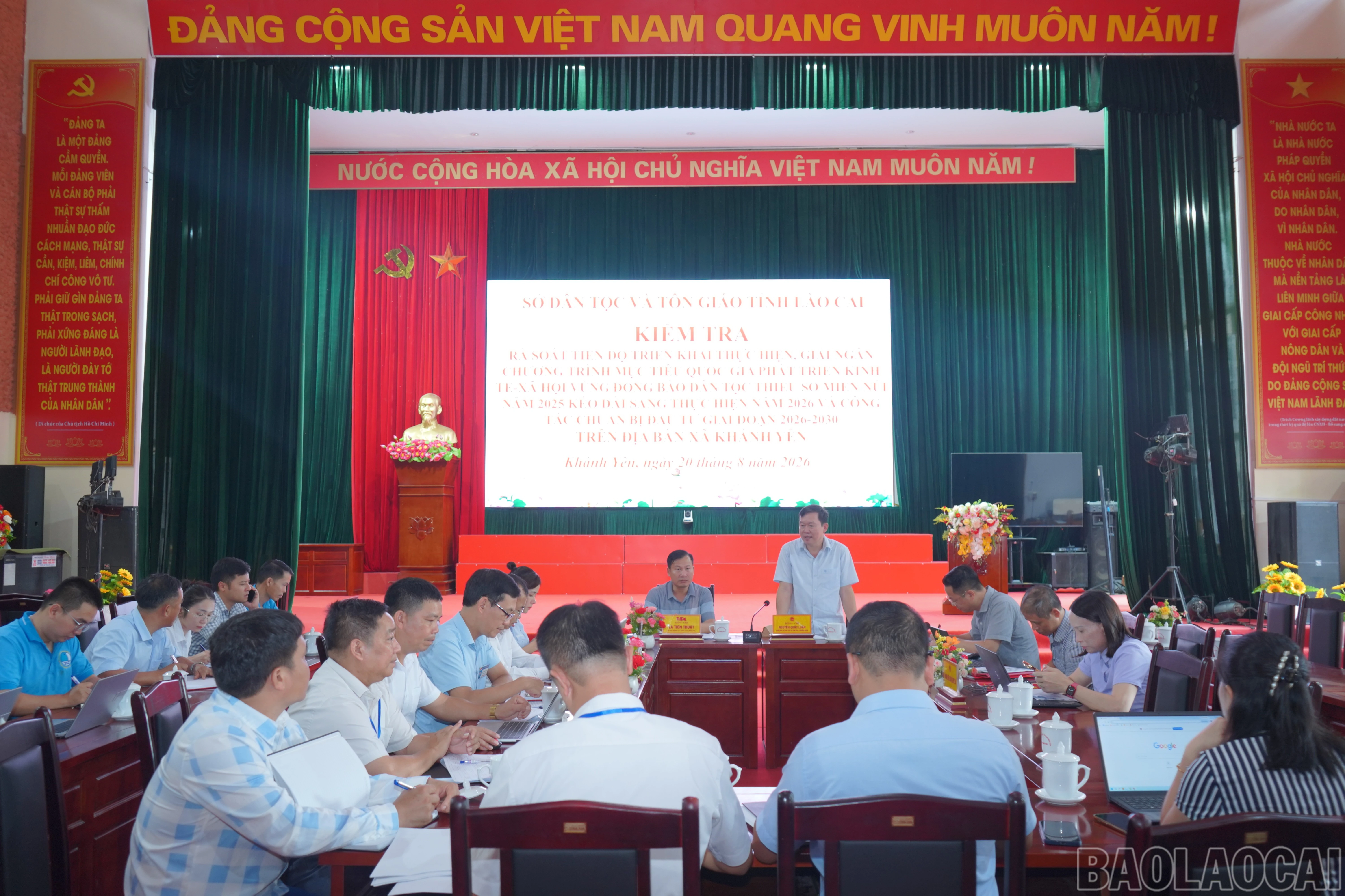 baolaocai-br_quang-canh-buoi-lam-viec.jpg