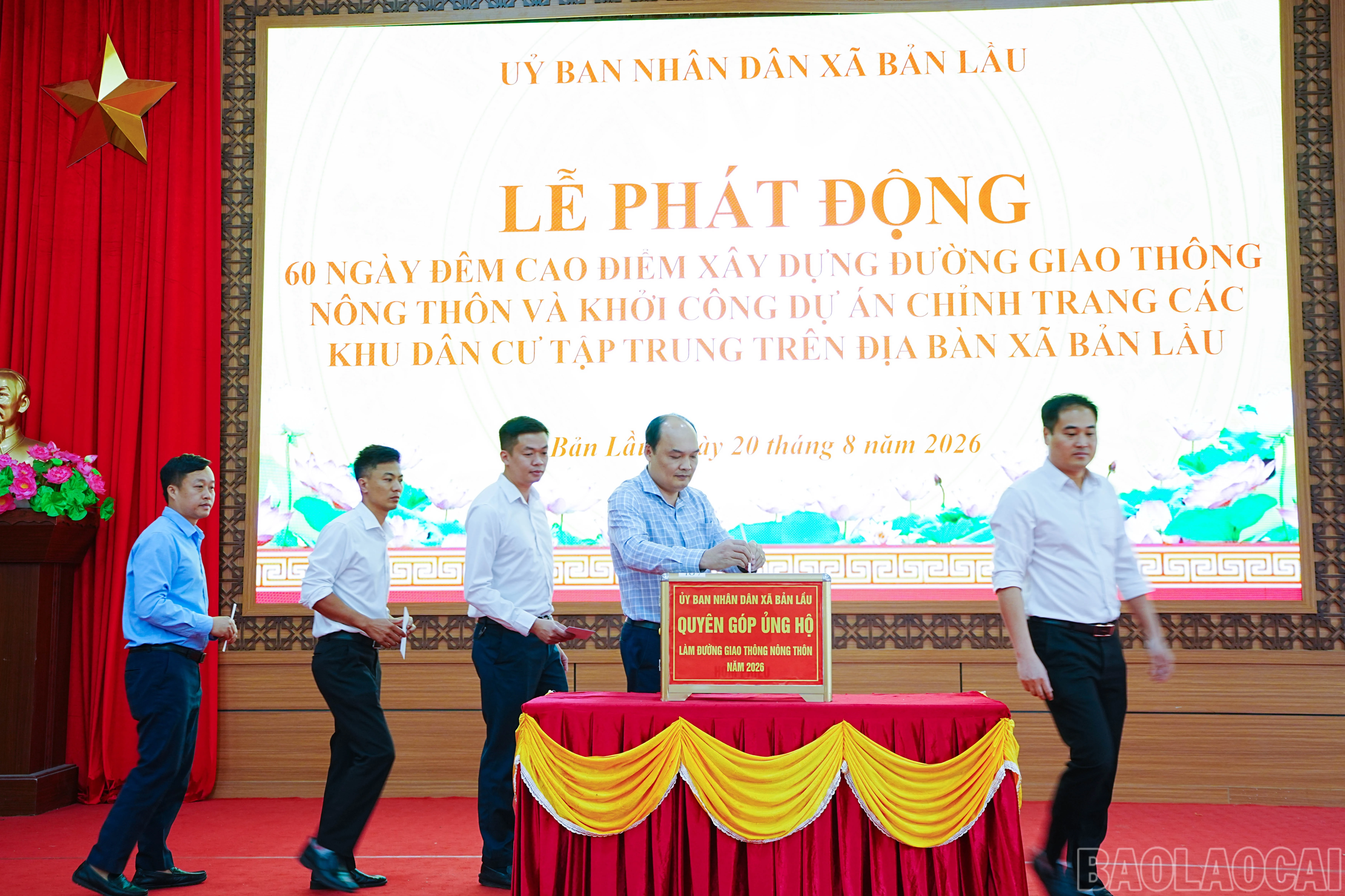 baolaocai-br_cac-dai-bieu-tham-gia-ung-ho-le-phat-dong-2.jpg