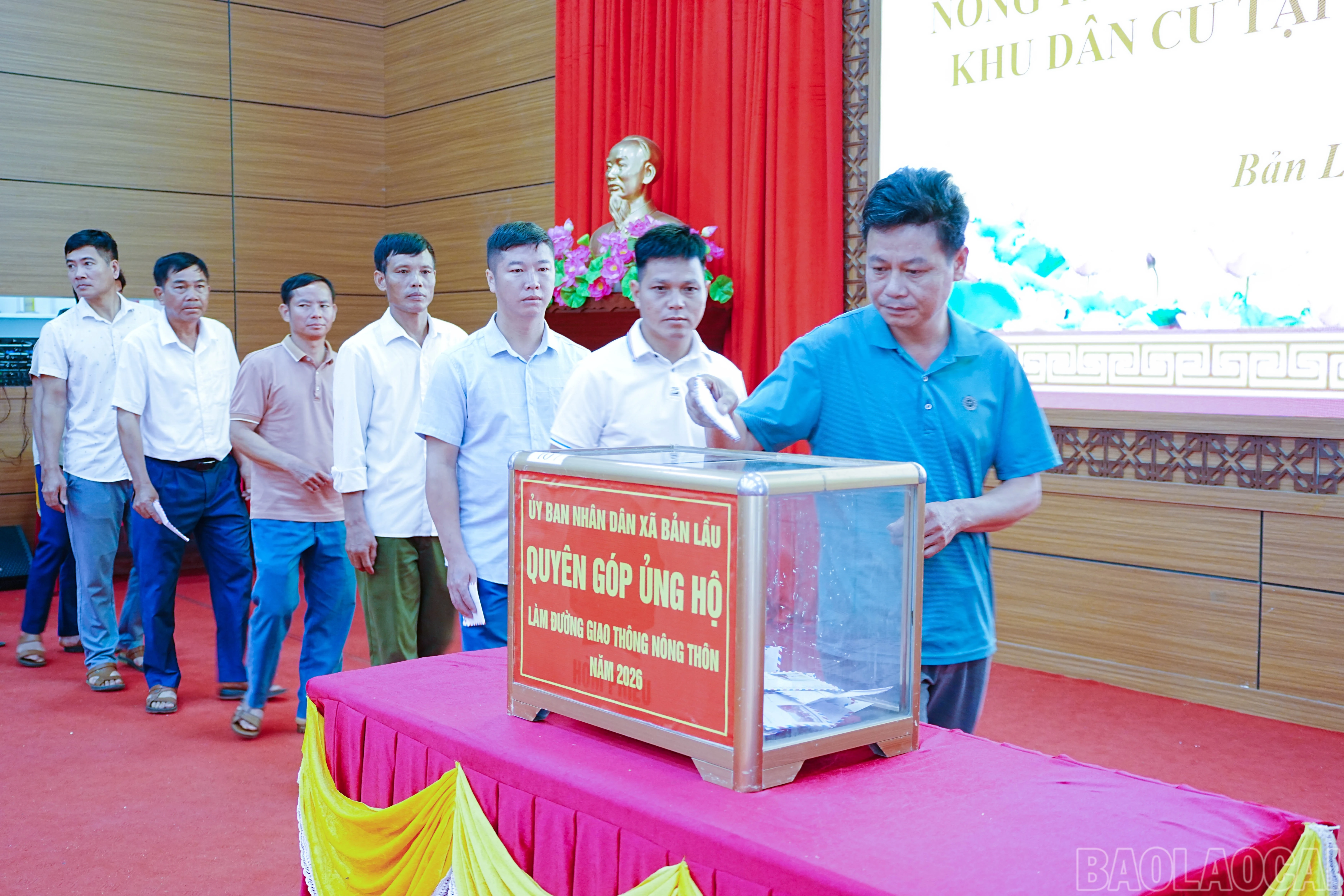 baolaocai-br_cac-dai-bieu-tham-gia-ung-ho-le-phat-dong-4.jpg