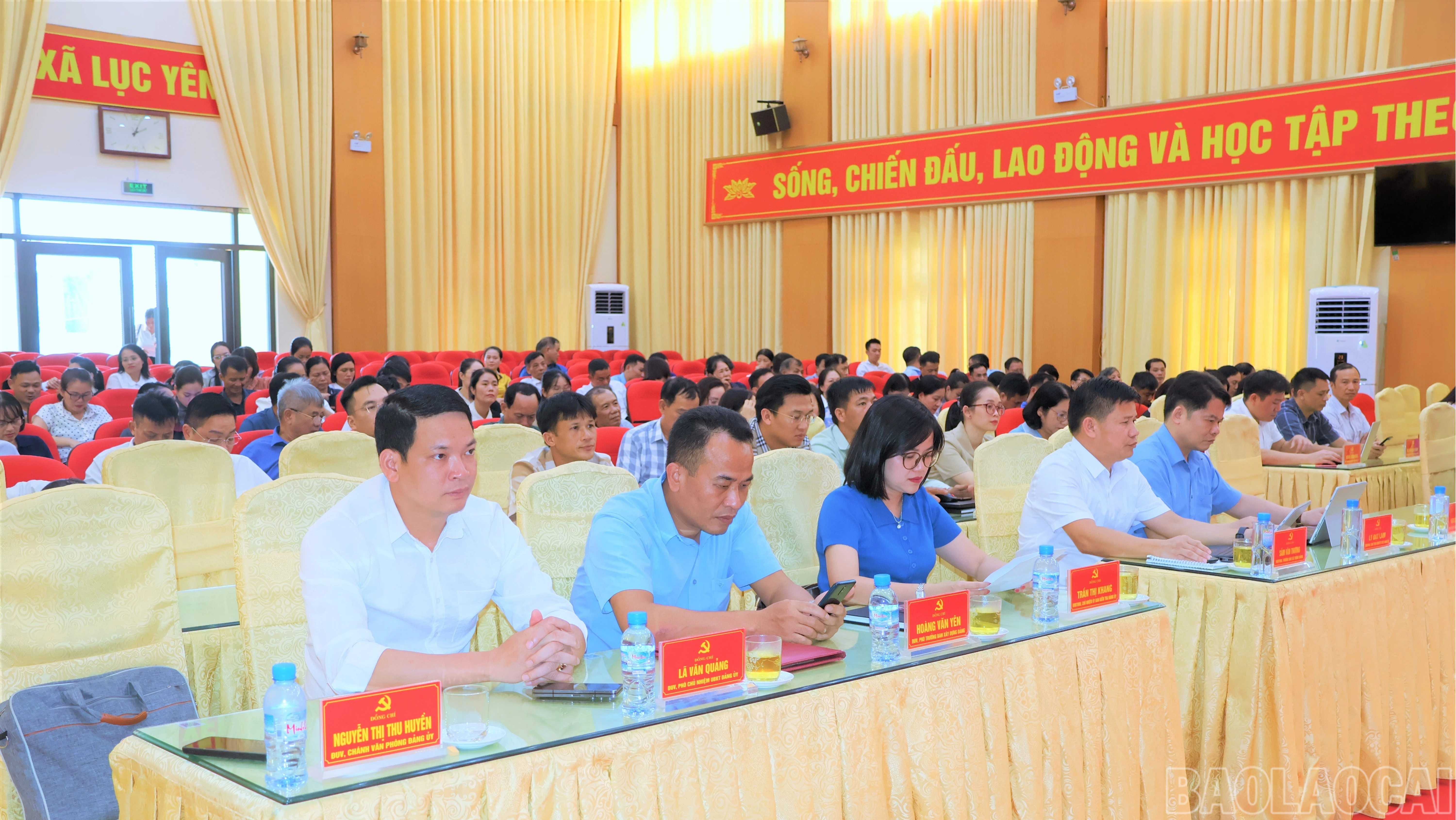 baolaocai-br_cac-can-bo-dang-vien-tham-du-7556.jpg