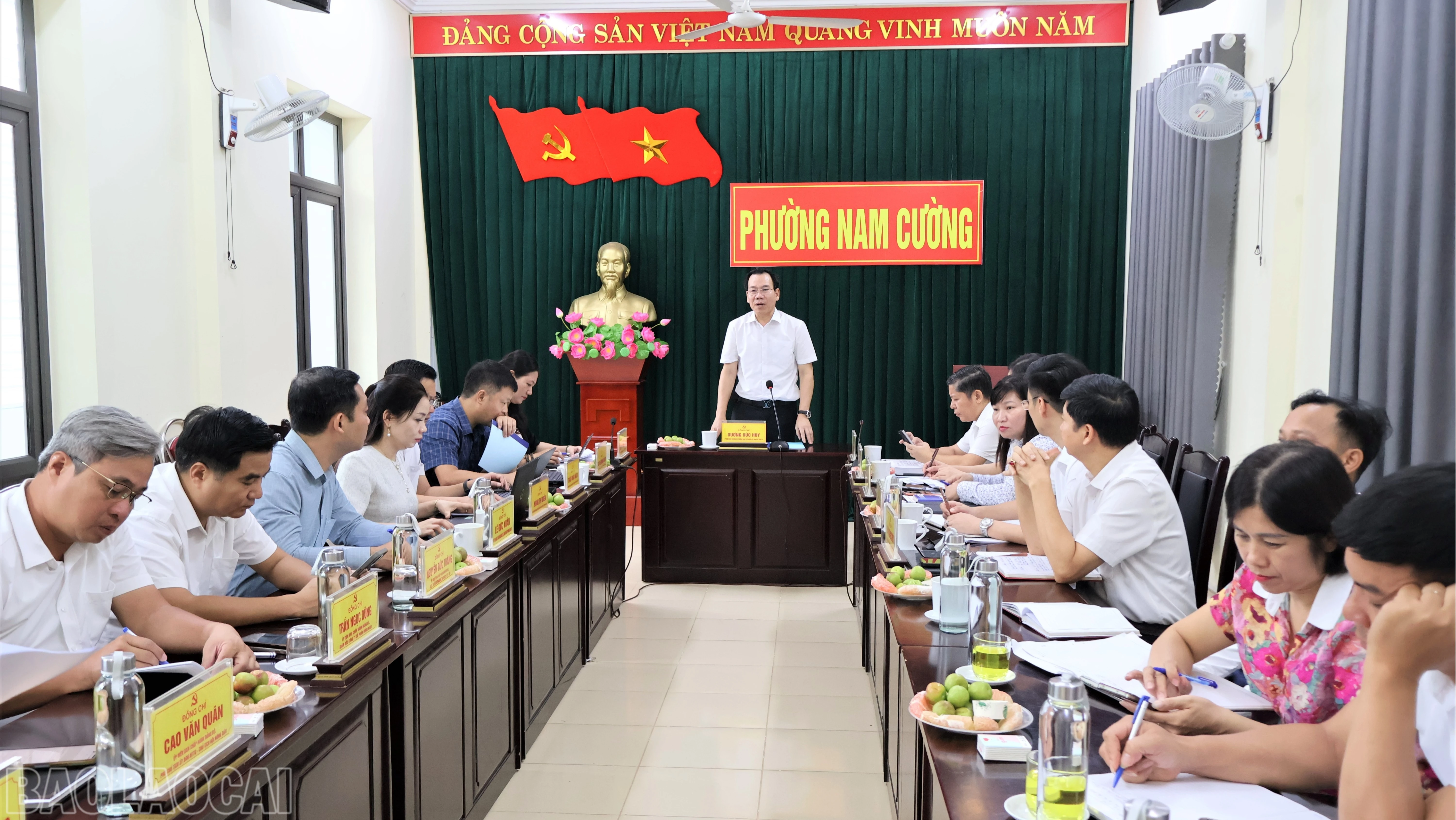 baolaocai-bl_quang-canh-buoi-lam-viec-8782-3245.jpg