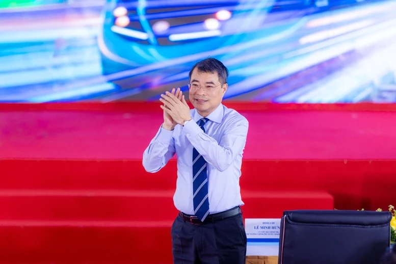 Thủ tướng Chính phủ Lê Minh Hưng dự lễ khởi công đồng thời 5 tuyến đường sắt đô thị và 3 dự án nhà ở cho thuê trên địa bàn Hà Nội.