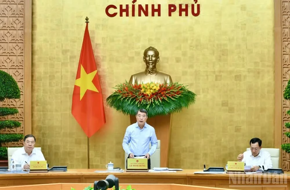 Thủ tướng Lê Minh Hưng yêu cầu các Bộ trưởng, Trưởng ngành ưu tiên trực tiếp phụ trách, tập trung chỉ đạo, tập trung nguồn lực và chịu trách nhiệm chính đối với công tác xây dựng, hoàn thiện thể chế của ngành mình. (Ảnh: THANH GIANG)