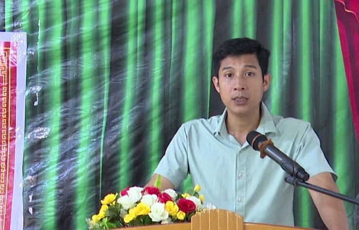 7lanh-dao-ubnd-xa-tiep-thu-va-tra-loi-truc-tiep-nhung-y-kien-kien-nghi-cua-cu-tri-tai-buoi-tiep-xuc.jpg