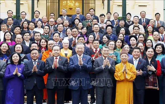 Tổng Bí thư, Chủ tịch nước Tô Lâm và lãnh đạo Đảng, Nhà nước với các đại biểu.