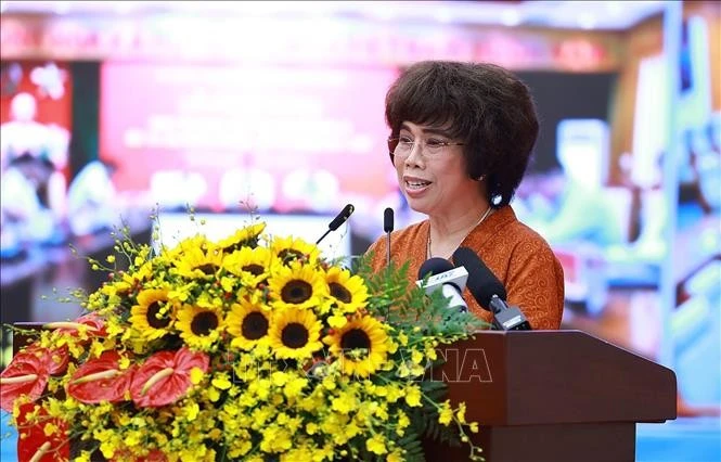 Anh hùng lao động Thái Hương, Nhà sáng lập, Chủ tịch Hội đồng chiến lược Tập đoàn TH, đại diện cho các doanh nghiệp tư nhân phát biểu hưởng ứng.