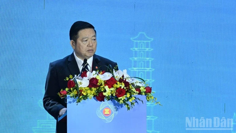 Tổng Thư ký ASEAN Kao Kim Hourn phát biểu ý kiến tại hội nghị.