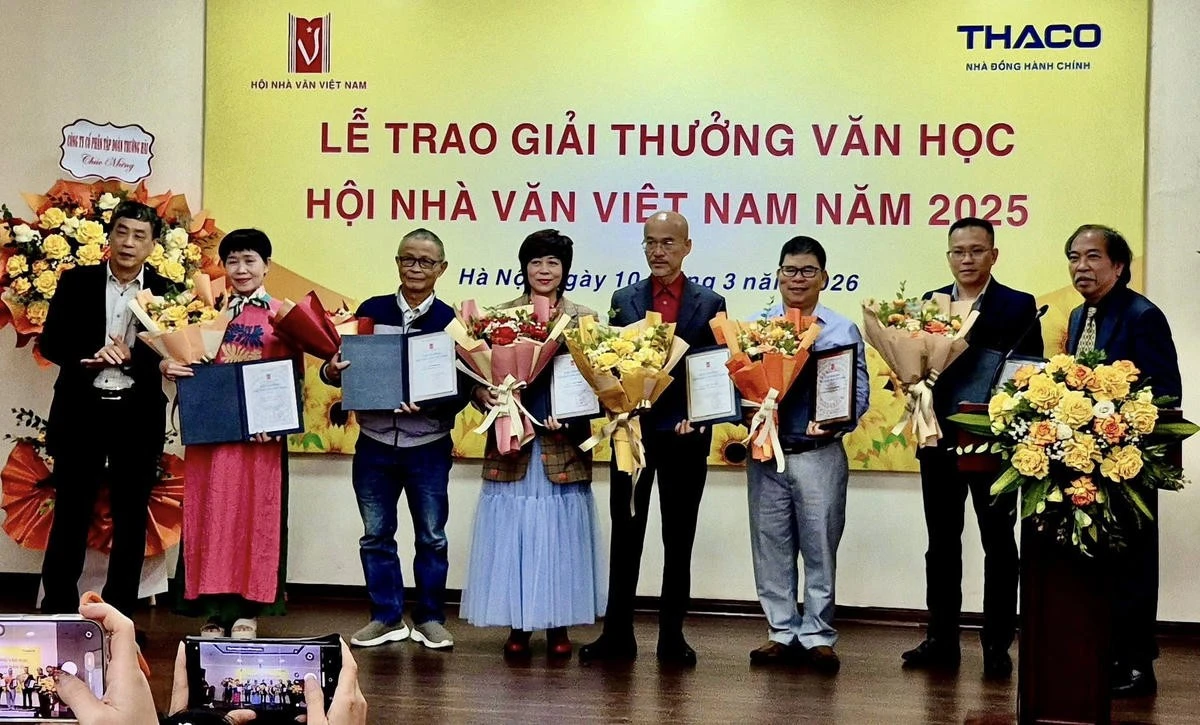 Các tác giả nhận Giải thưởng văn học 2025 của Hội Nhà văn Việt Nam.