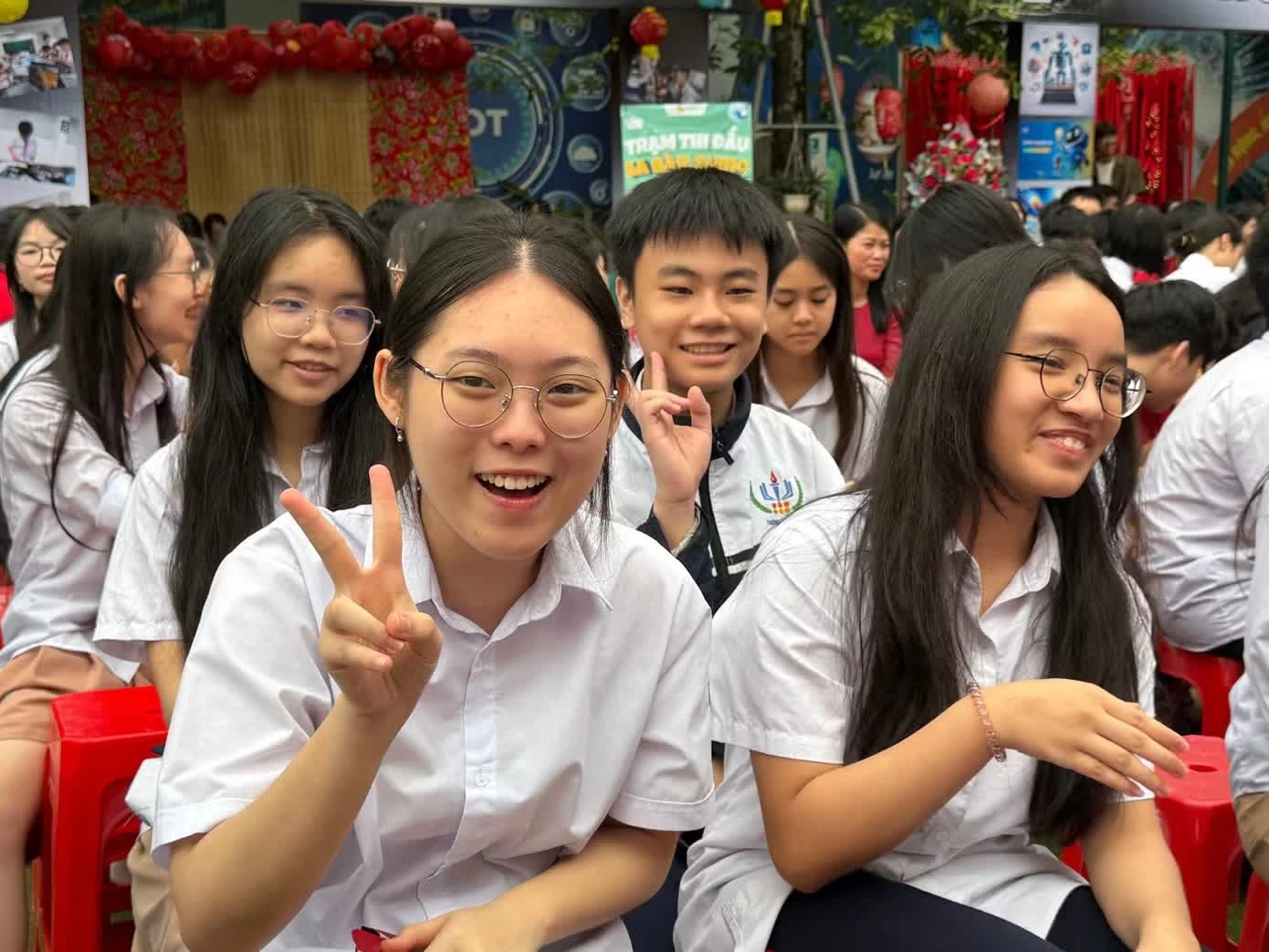 Lôi kéo, ép buộc học sinh học thêm ở ngoài nhà trường, giáo viên có thể bị xử phạt tới 50 triệu đồng.