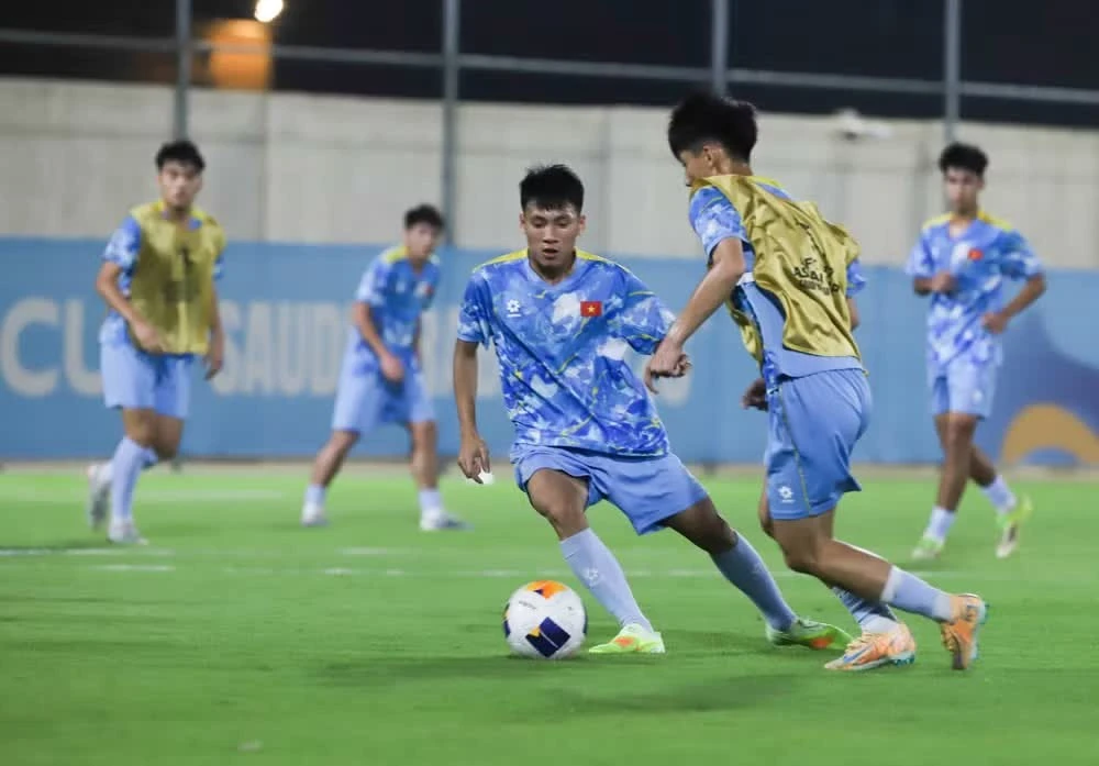 U17 Việt Nam nỗ lực tập luyện chuẩn bị cho trận gặp U17 UAE.