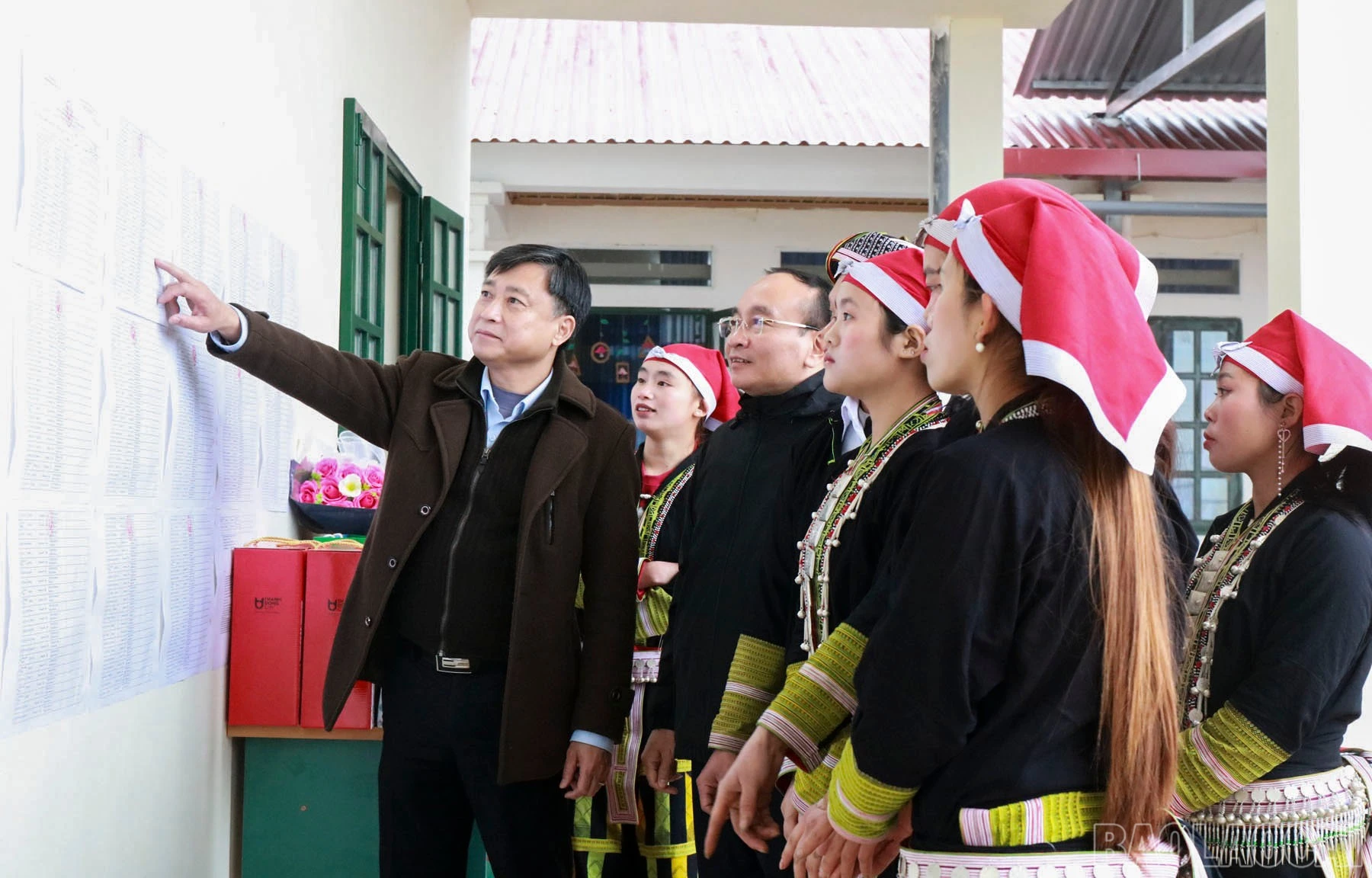 baolaocai-br_bi-thu-dang-uy-xa-bat-xat-nguyen-kieu-phuong-kiem-tra-cong-tac-chuan-bi-bau-cu-tai-thon-suoi-chai.jpg