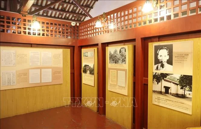 Những hình ảnh về Chủ tịch Hồ Chí Minh được trưng bày tại “Nam Dương Khách Sạn” - nơi Người từng lưu trú và làm việc trong những năm tháng đầy gian khó của cuộc kháng chiến chống thực dân Pháp tại Liễu Châu (Quảng Tây).