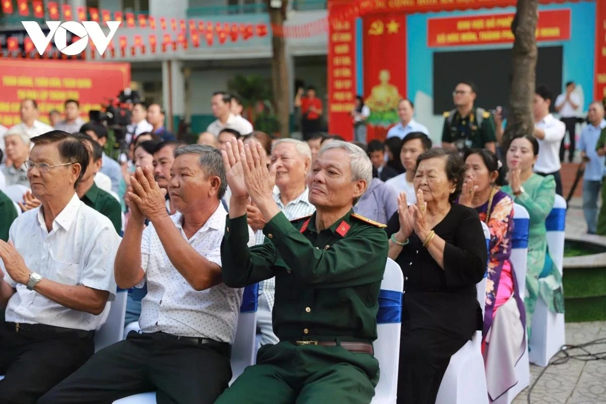 Ngay sau khi thực hiện nghĩa vụ của cử tri, trên cương vị là Chủ tịch Hội đồng Bầu cử Quốc gia, Chủ tịch Quốc hội Trần Thanh Mẫn đã trả lời phỏng vấn của phóng viên các cơ quan báo chí.