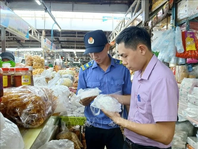 Kiểm tra an toàn thực phẩm.