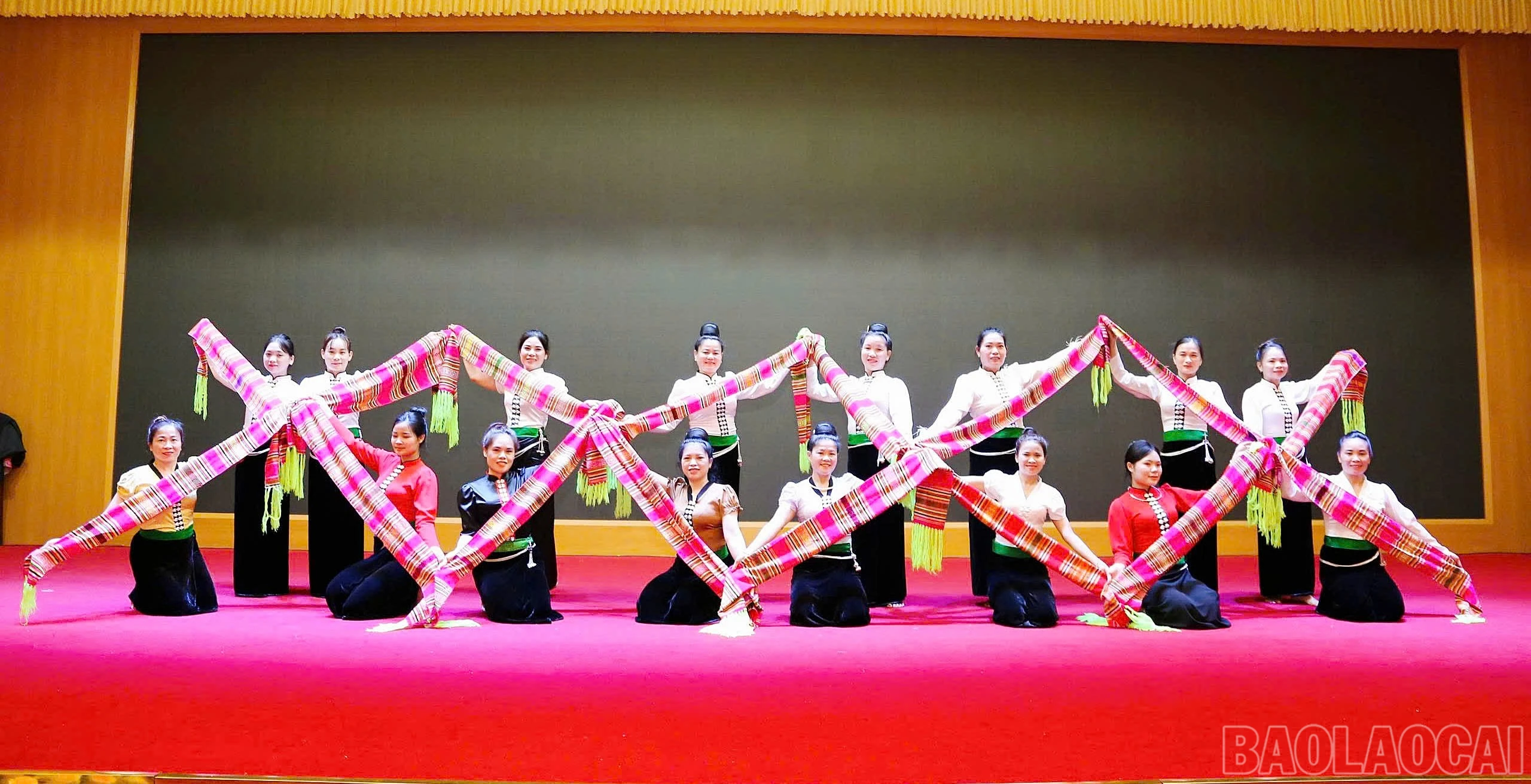 baolaocai-br_cac-dien-vien-hang-say-tap-luyen.jpg