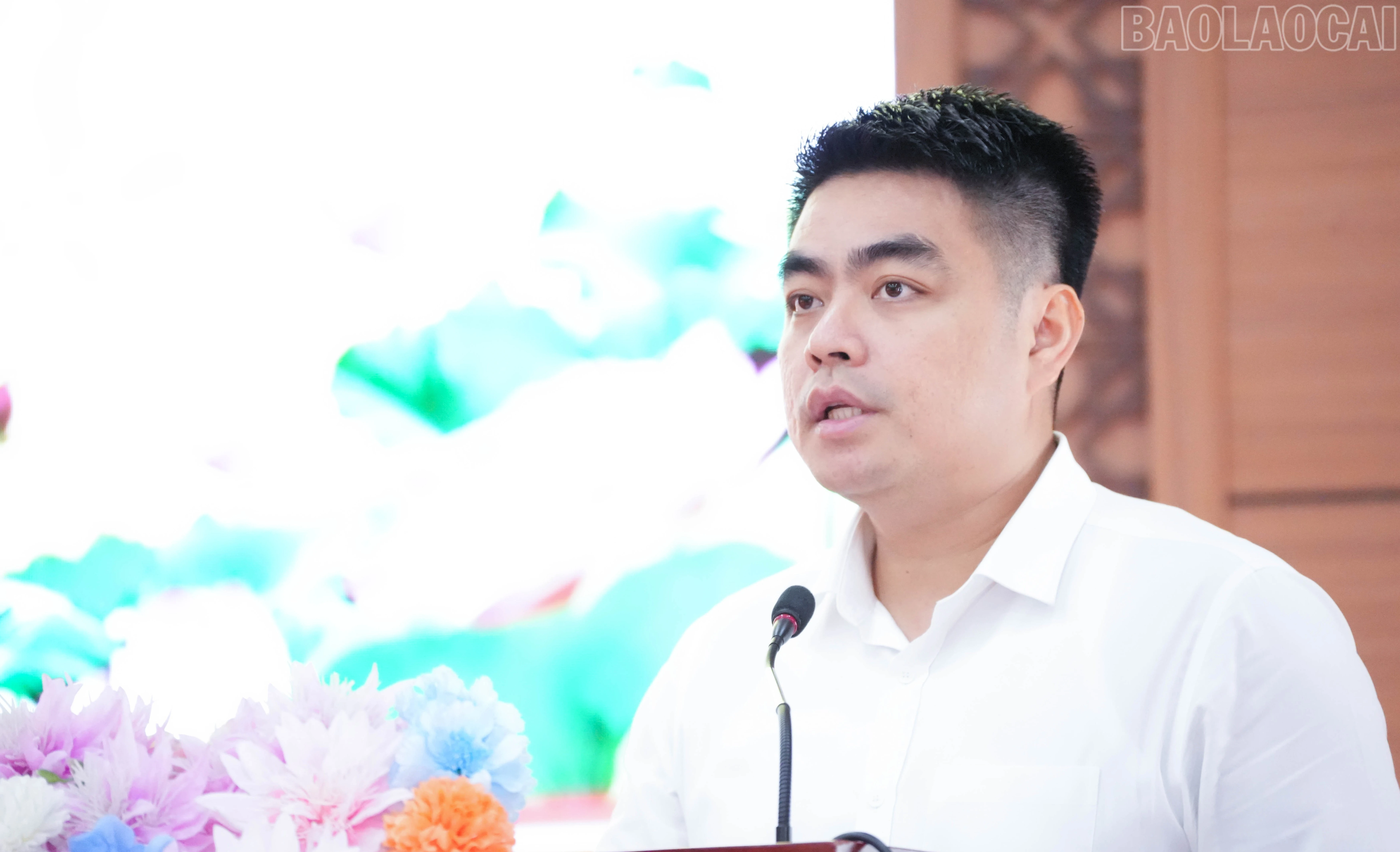Đồng chí Nguyễn Hải Đăng - Bí thư Đảng ủy xã phát biểu tại buổi gặp mặt.