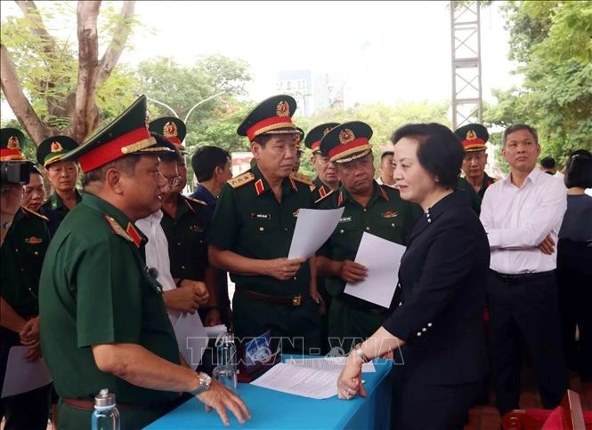 Phó Thủ tướng Phạm Thị Thanh Trà chỉ đạo công tác chuẩn bị Lễ triển khai tìm kiếm, quy tập hài cốt liệt sĩ tại Công viên Lê Thị Riêng (TP Hồ Chí Minh), chiều 5/7. Ảnh: Xuân Khu/TTXVN