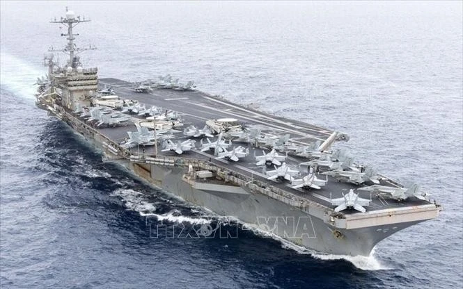 Tàu sân bay USS Harry S. Truman của hải quân Mỹ trên Biển Đỏ. Ảnh: IRNA/TTXVN