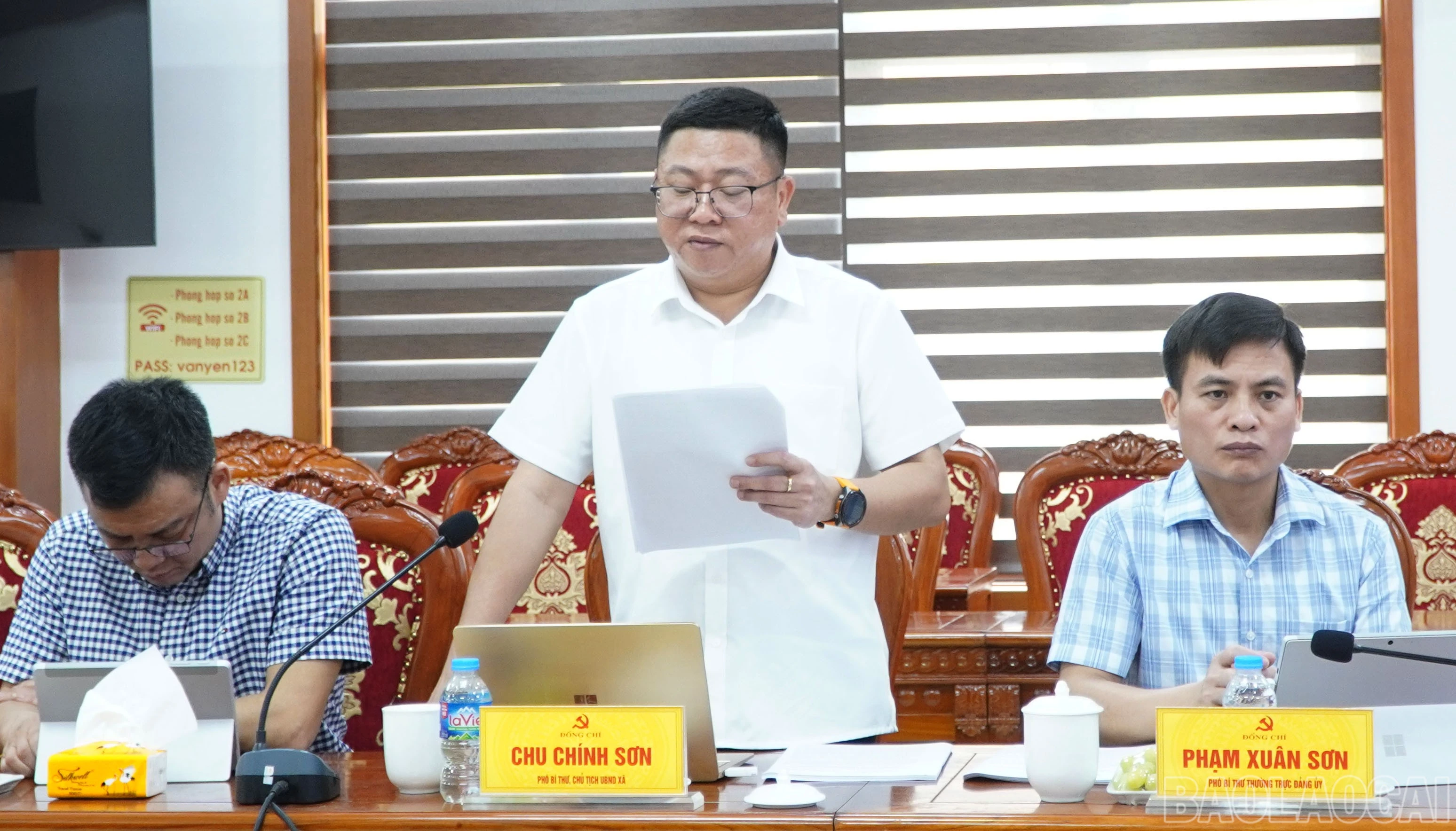 baolaocai-br_dong-chi-chu-tich-ubnd-xa-mau-a-bao-cao-khai-quat-ket-qua-trien-khai-thuc-hien-cac-nghi-quyet-chien-luoc-cua-bo-chinh-tri-nghi-quyet-dai-hoi-dang-bo-tinh-va-nghi-quyet-dai-hoi-dang-bo-xa-tren-dia-ban.jpg
