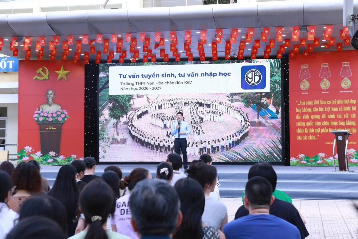 Trường THPT Yên Hòa (Hà Nội) tăng cường tư vấn, định hướng tổ hợp môn học cho học sinh ngay từ khi nhập học