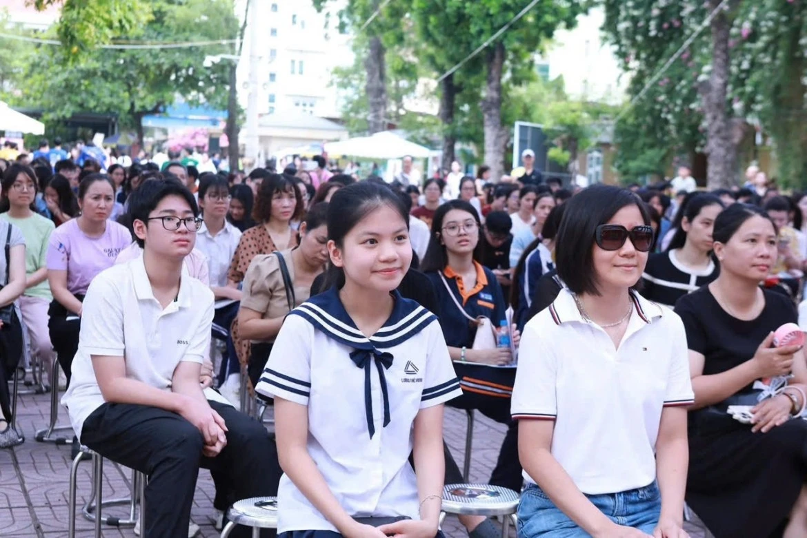 Việc chọn tổ hợp phù hợp khiến không ít học sinh và phụ huynh trăn trở sau kỳ thi lớp 10