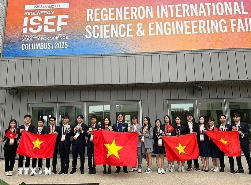 Học sinh Việt Nam đã ghi dấu ấn lịch sử khi giành thành tích cao nhất từ trước đến nay, với 2 giải Nhì, 1 giải Ba, 3 giải Tư và 4 giải Đặc biệt từ các nhà tài trợ.