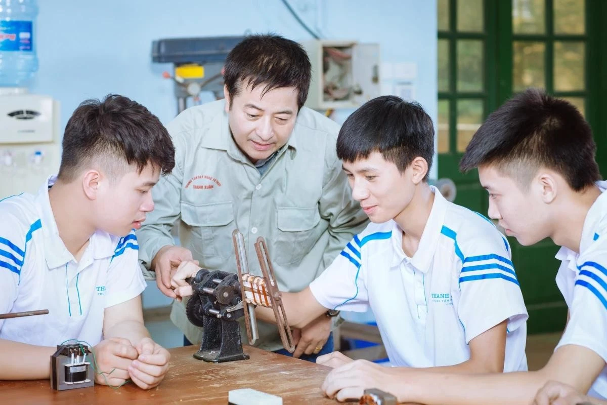 Trung học nghề được kỳ vọng sẽ tháo gỡ “nút thắt” phân luồng khi học sinh tốt nghiệp được xét tương đương nhóm THPT trong bố trí việc làm và cơ hội học tập.