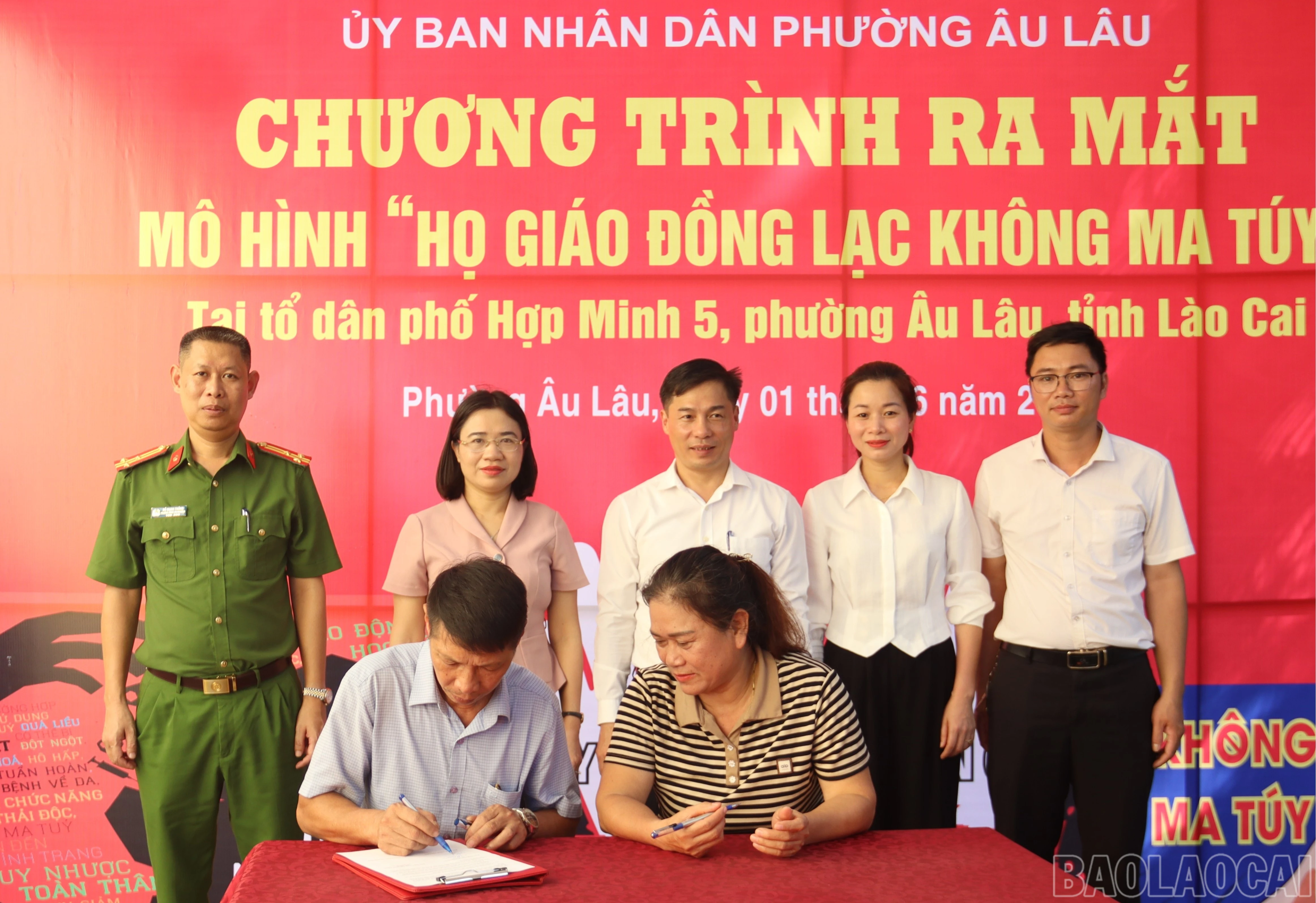 baolaocai-br_cac-dia-bieu-ky-cam-ket-thuc-hien-mo-hinh-giao-ho-dong-lac-khong-ma-tuy-anh-thanh-nghi-12-6461.jpg