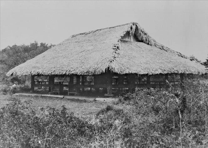 Trong ảnh: Đình Tân Trào (Tuyên Quang), nơi Chủ tịch Hồ Chí Minh triệu tập và chủ trì quốc dân Đại hội (16/8/1945) quyết định Tổng khởi nghĩa. Ảnh: TTXVN