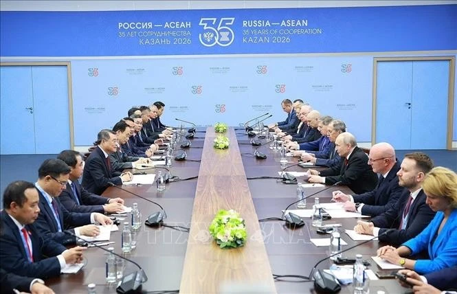 Thủ tướng Lê Minh Hưng hội kiến Tổng thống Nga Vladimir Putin.