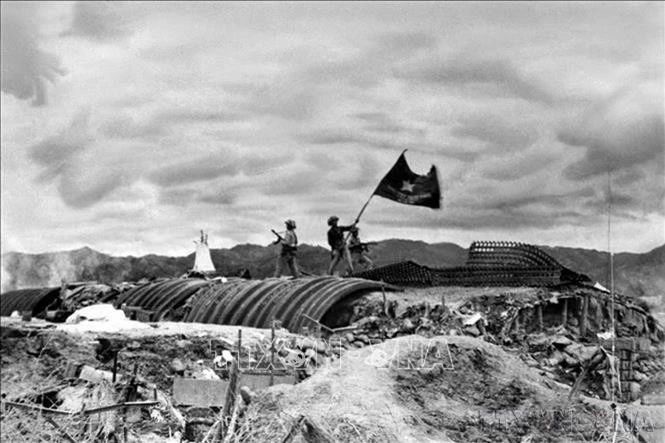 Ngày 7/5/1954, quân và dân ta đã đập tan tập đoàn cứ điểm Điện Biên Phủ, làm nên Chiến thắng lịch sử Điện Biên Phủ "lừng lẫy năm châu, chấn động địa cầu" - một mốc son chói lọi của dân tộc Việt Nam trong cuộc đấu tranh chống chủ nghĩa thực dân, vì độc lập tự do trong thế kỷ 20. Ảnh: Tư liệu TTXVN