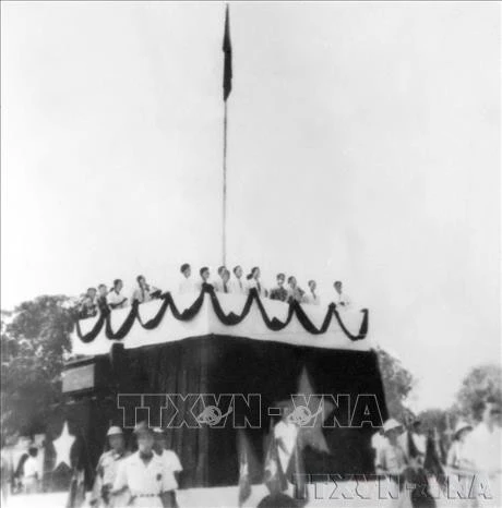 Ngày 2/9/1945, tại Quảng trường Ba Đình, Chủ tịch Hồ Chí Minh đọc Tuyên ngôn Độc lập, khai sinh nước Việt Nam Dân chủ Cộng hòa. Ảnh: TTXVN