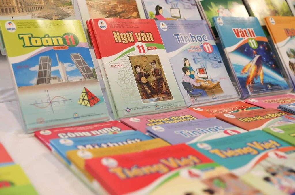 Một bộ sách giáo khoa lớp 11. Ảnh minh họa: Thanh Tùng/TTXVN