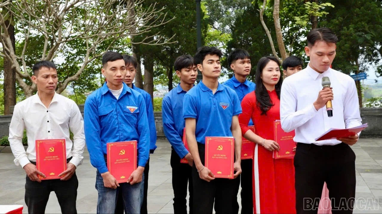 baolaocai-br_cac-dang-vien-moi-tuyen-the-9044.jpg