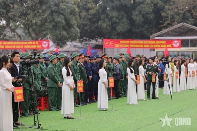 Thanh niên tỉnh Nghệ An lên đường thực hiện nghĩa vụ quân sự năm 2025.