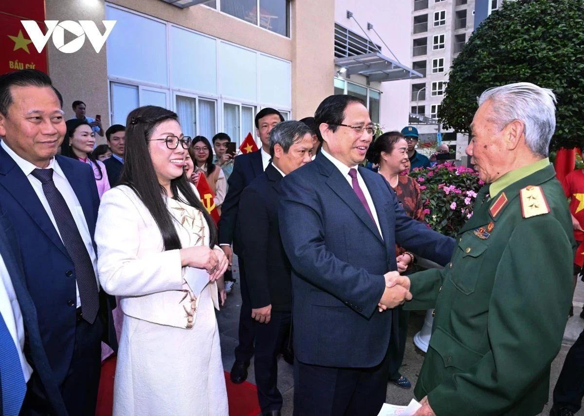 Tại Khu vực bỏ phiếu số 21 (Nhà sinh hoạt cộng đồng, Tổ dân phố số 14, ngõ 655, đường Lạc Long Quân), thuộc Đơn vị bầu cử số 7, phường Tây Hồ, Hà Nội, Thủ tướng Chính phủ Phạm Minh Chính và Phu nhân Lê Thị Bích Trân đã thực hiện quyền và nghĩa vụ công dân, bỏ phiếu đầu tiên lựa chọn người xứng đáng nhất làm đại biểu Quốc hội khóa XVI và đại biểu HĐND các cấp nhiệm kỳ 2026 - 2031.