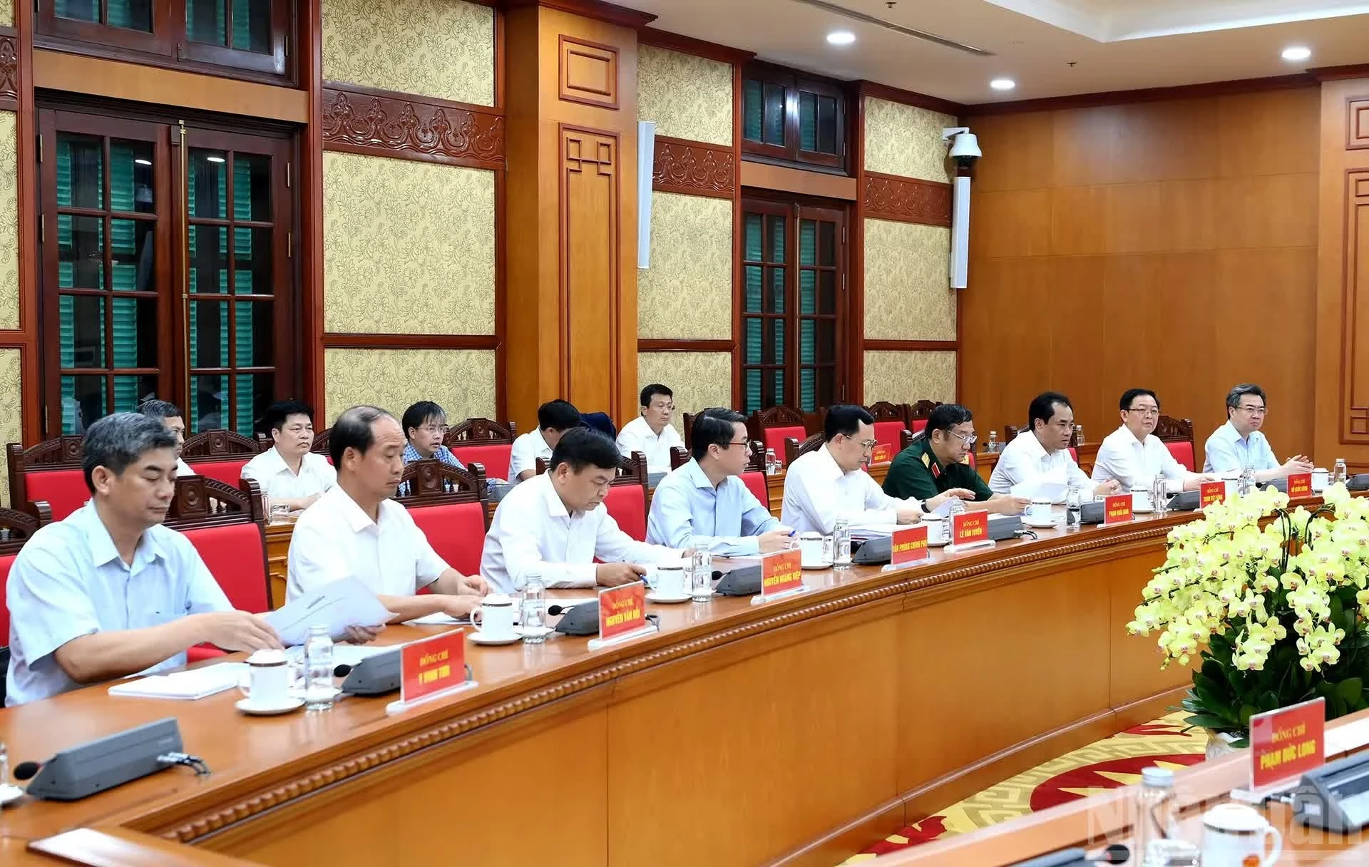 Các đại biểu tham dự cuộc làm việc.