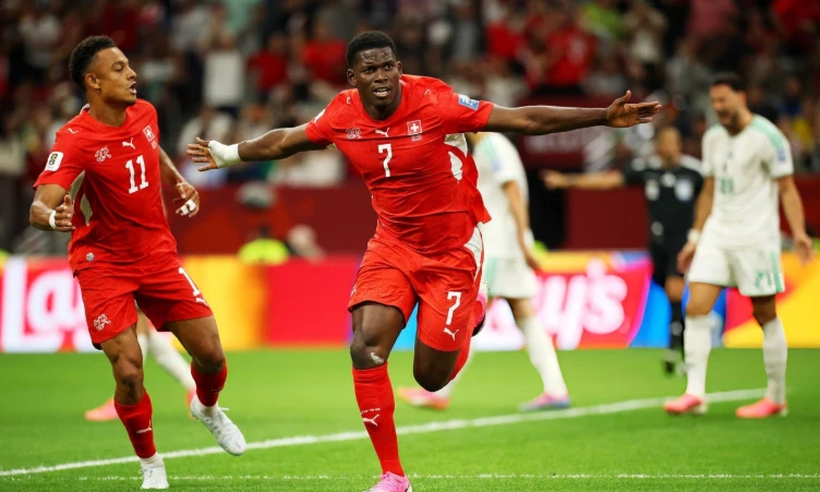 Breel Embolo ăn mừng sau khi mở tỷ số trận đấu.
