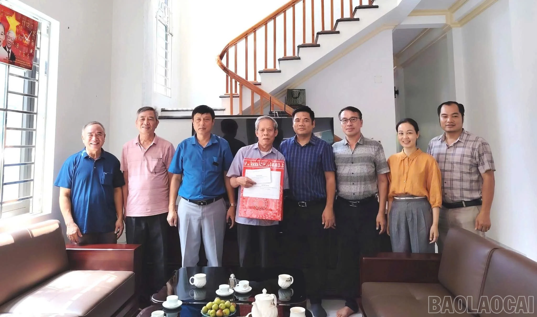 baolaocai-br_lanh-dao-phuong-trung-tam-an-can-tham-hoi-dong-vien-cac-thuong-binh-benh-binh-than-nhan-liet-si-va-nguoi-co-cong-6.jpg