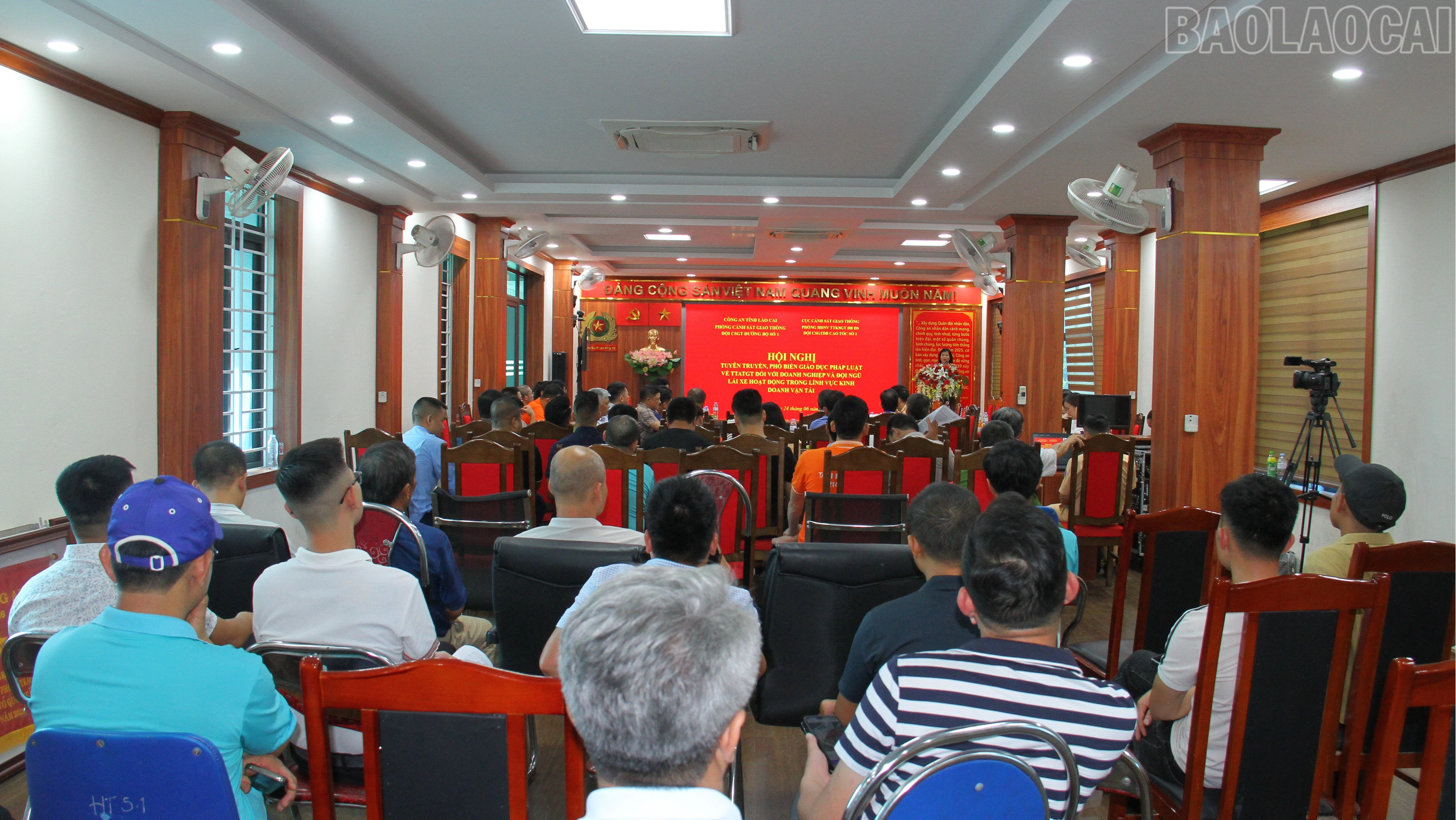 baolaocai-tr_anh-1-quang-canh-hoi-nghi-6472.jpg