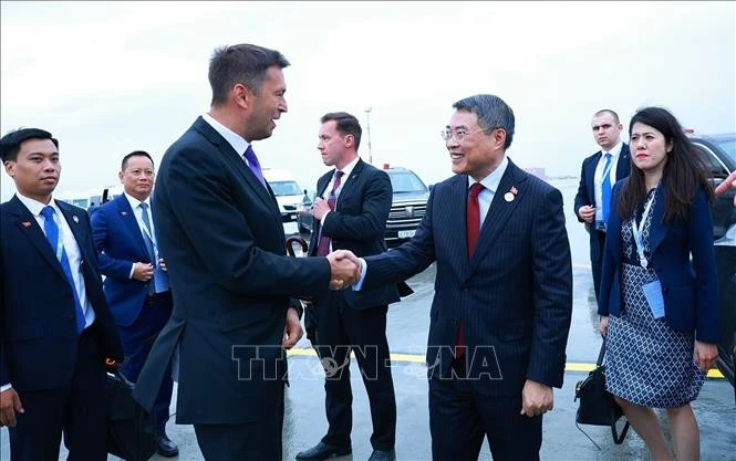Thủ tướng Lê Minh Hưng về đến Hà Nội, kết thúc chuyến tham dự Hội nghị Cấp cao Kỷ niệm 35 năm quan hệ ASEAN - Nga. Ảnh: Dương Giang/TTXVN