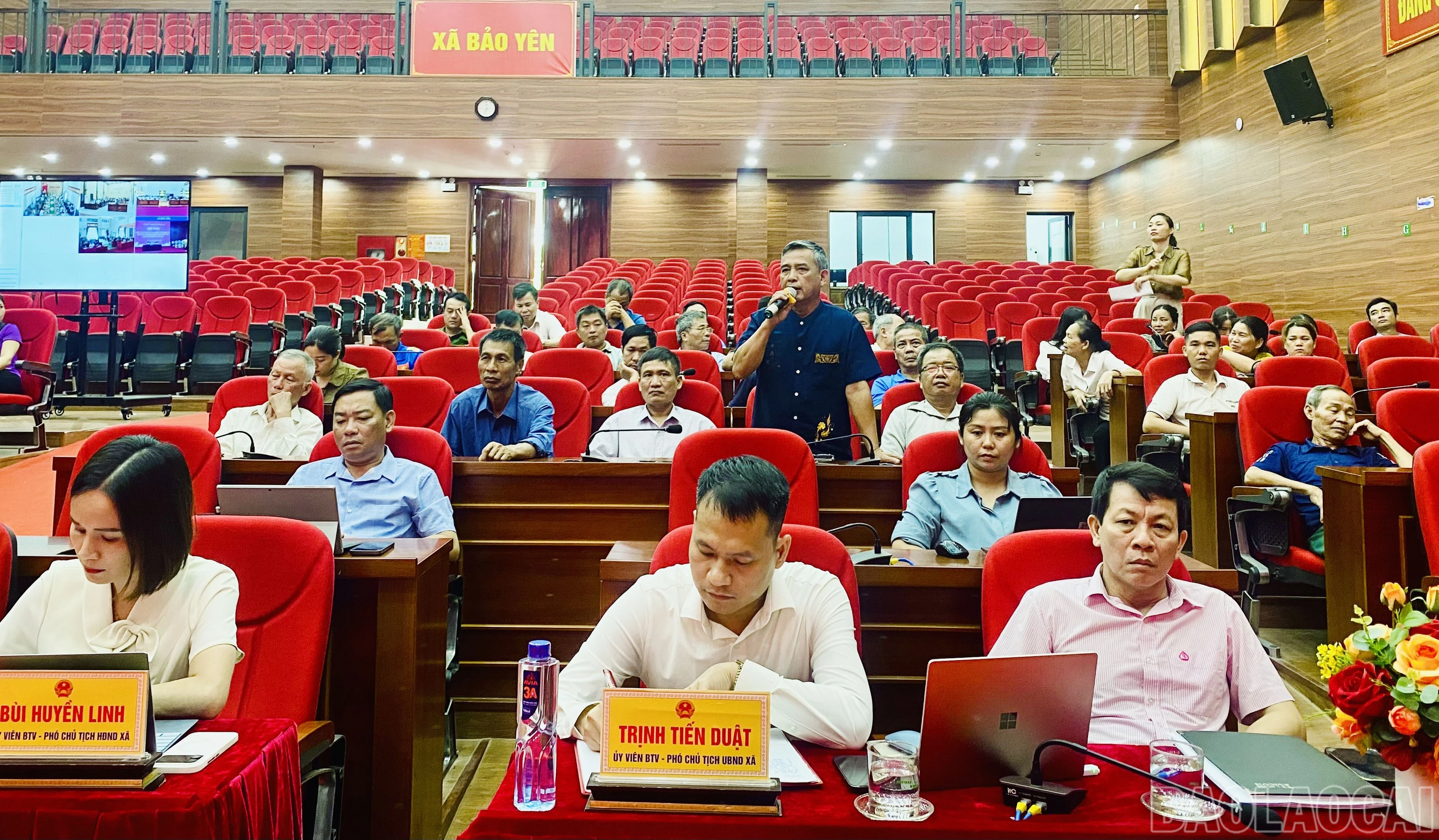 baolaocai-br_dai-bieu-soi-noi-phat-bieu-y-kien-kien-mnghij-2.jpg
