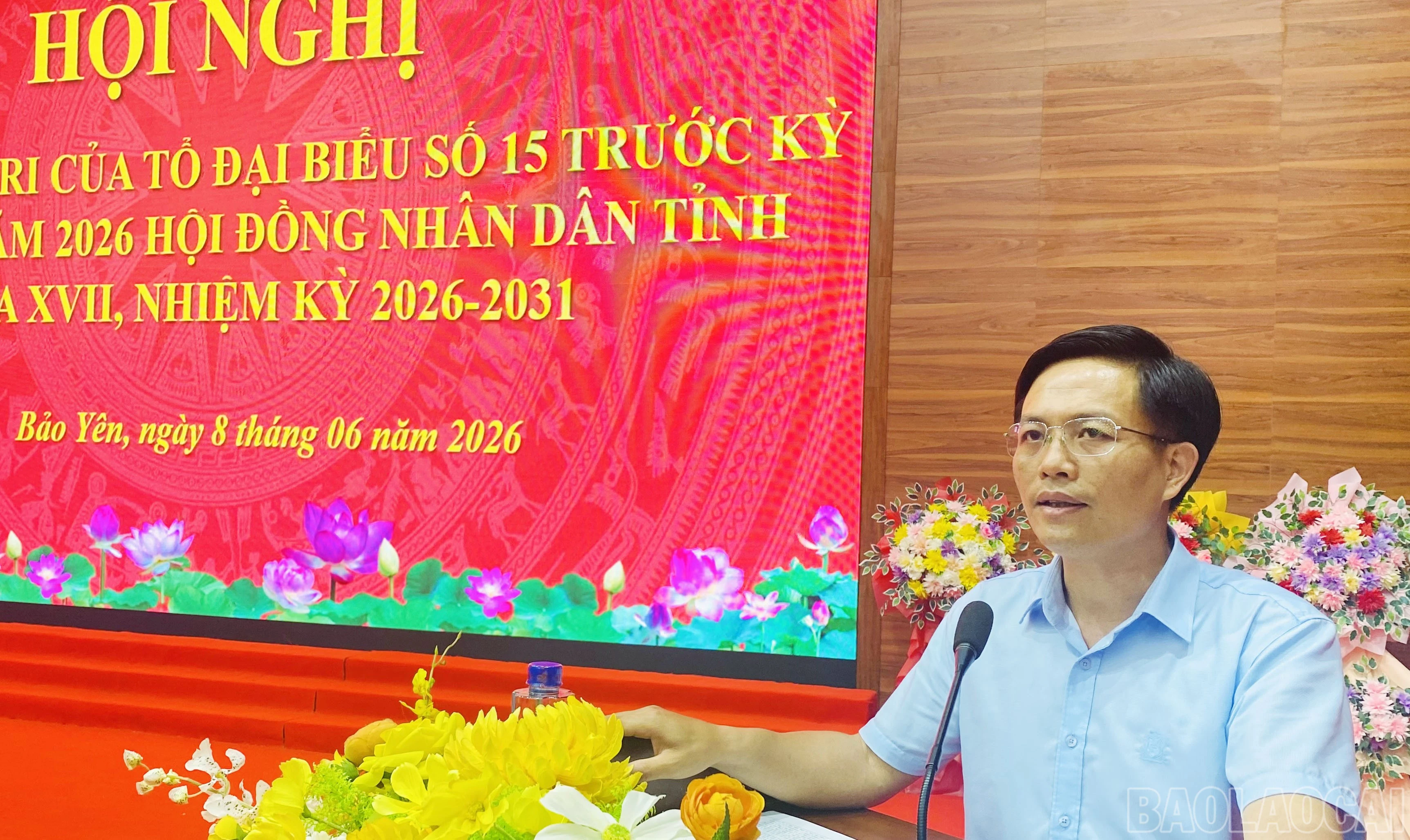 baolaocai-br_dc-hoang-quoc-bao-bi-thu-dang-uy-chu-tich-hdnd-xa-bao-yen-tiep-thu-y-kien-kien-nghi-cua-cu-tri.jpg