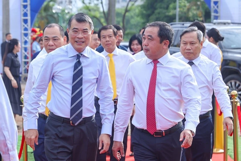 Thủ tướng Chính phủ Lê Minh Hưng đến dự lễ khởi công đồng thời 5 tuyến đường sắt đô thị và 3 dự án nhà ở cho thuê trên địa bàn Hà Nội.