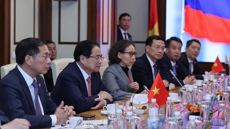 Thủ tướng Phạm Minh Chính đề nghị Zarubezhneft phối hợp Petrovietnam tiếp tục nghiên cứu, mở rộng hoạt động đầu tư các dự án thăm dò, khai thác dầu khí mới tại Việt Nam và Nga.