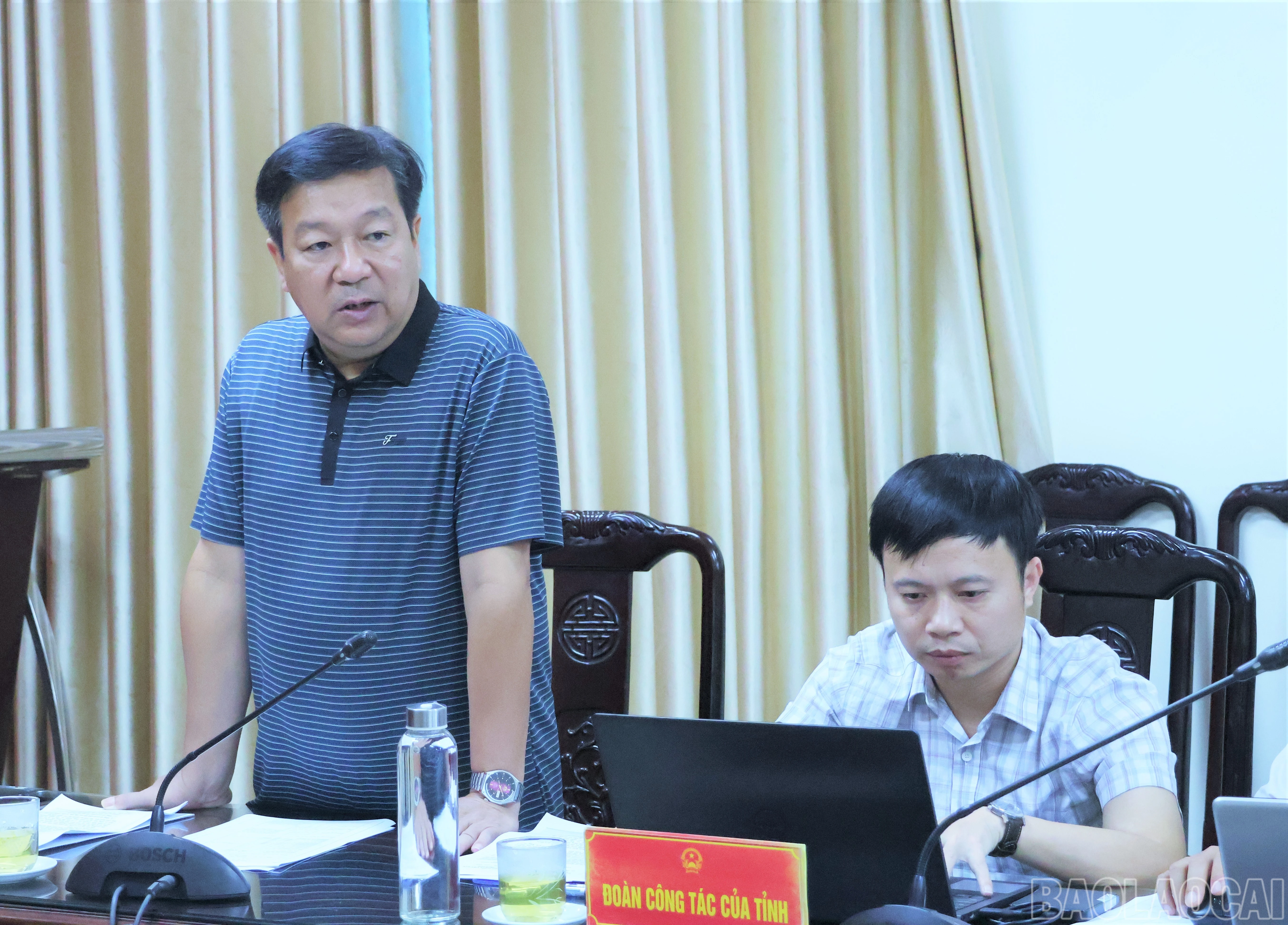 baolaocai-br_dong-chi-nguyen-thanh-vinh-pho-giam-doc-so-tai-chinh-tra-loi-y-kien-lanh-dao-cac-xa.jpg